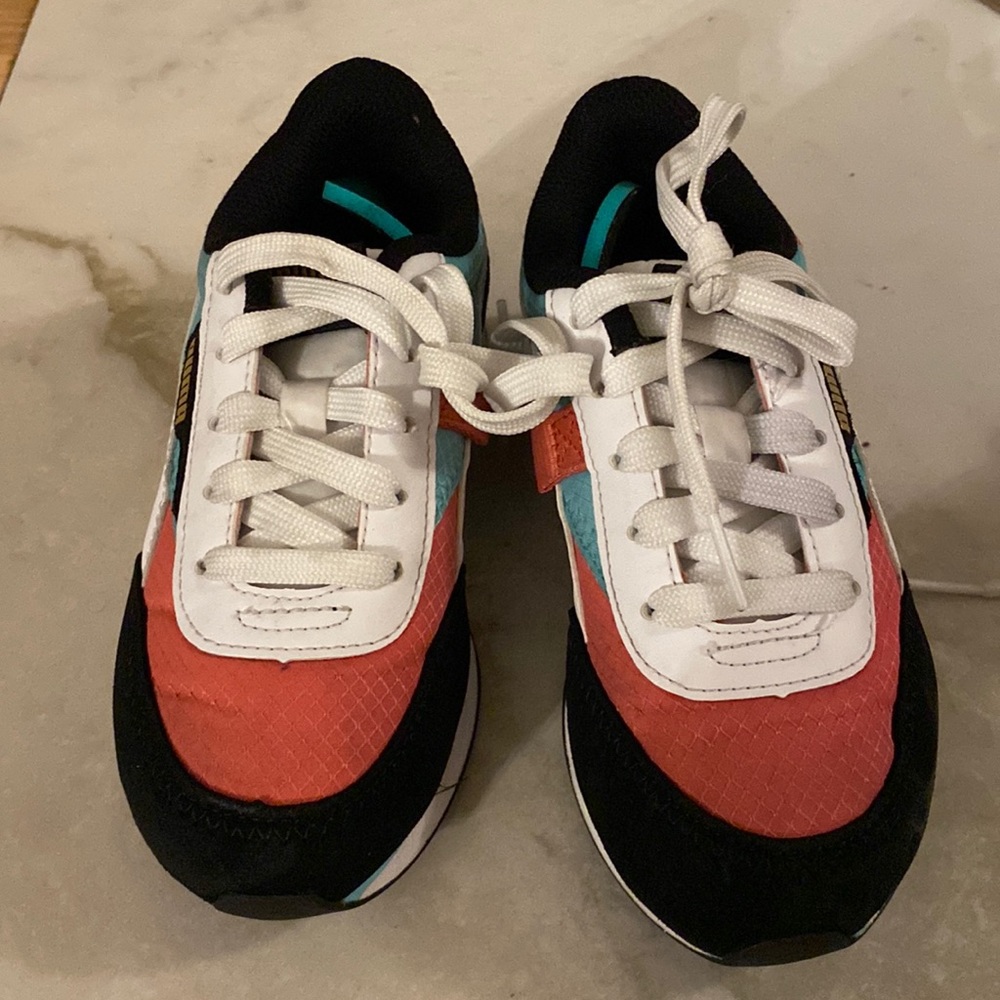 Wel kept kids puma’s size 12C great colors.